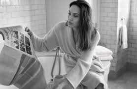 Angelina jolie has stepped out with her children while on a european getaway to paris. Angelinajolieph On Twitter In 2021 Angelina Angelina Jolie Photos Angelina Jolie