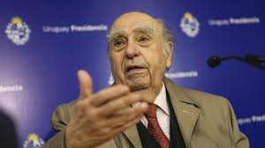 Sanguinetti fue crítico del procesamiento con prisión del general retirado  Juan Rebollo