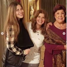 وكانت الفنانة إيمي سمير غانم، حرصت على الدعاء لوالدها الفنان الراحل، الذى غادر عالمنا عن عمر يناهز الـ 84 عامًا، قائلة: Ù…Ù†Ø© Ø­Ø³ÙŠÙ† ÙÙ‡Ù…ÙŠ ØªØ³ØªØ¹ÙŠØ¯ Ø°ÙƒØ±ÙŠØ§ØªÙ‡Ø§ Ù…Ø¹ Ø±Ø¬Ø§Ø¡ Ø§Ù„Ø¬Ø¯Ø§ÙˆÙŠ ÙƒÙ†ØªÙŠ Ø§Ù„Ø¶Ø­ÙƒØ© ÙˆØ§Ù„Ø¨Ù‡Ø¬Ø© ÙÙ† ÙˆØ«Ù‚Ø§ÙØ© Ø§Ù„ÙˆØ·Ù†