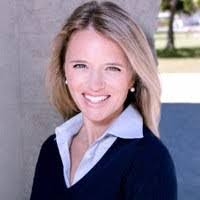 Lindsay Elliott's Instagram, Twitter & Facebook