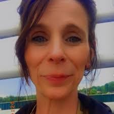 Shelly Barton's Instagram, Twitter & Facebook