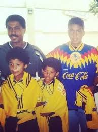 Su gran talento llamó la atención de josé antonio roca y guillermo cañedo para ficharlo al américa con apenas 17 años. Cronica De Un Fichaje Anunciado Cuando Surgio El Amor De Giovani Dos Santos Por El America Infobae