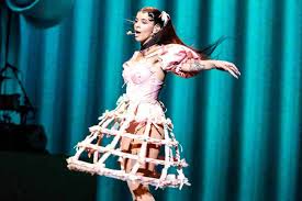 Самые новые твиты от melanie martinez (@mellymartinez15): 50 Melanie Martinez Quotes About Music And Life 2021