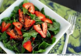 Ma Salade Preferee Epinard Fraise On Ajoute Noix Et Crevettes Recette Legume Recette Epinard