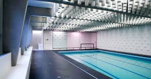 A Swimming Pool Resplendent In Arctic White Architecture At Stylepark Swimming Pools Sports Design Ideas Architecture