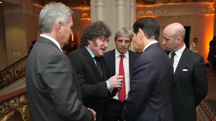 Milei reunido con Marco Rubio en los pasillos de la ONU, donde criticó al multilateralismo y defendió a Estados Unidos e Israel. 
