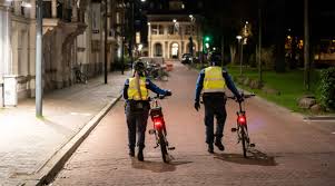 Er ook een avondklok ingesteld. De Avondklok Regels Uitzonderingen En Formulier Eigen Verklaring Max Vandaag