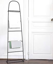 Portant Echelle En Metal Laque Noir Ideal Pour Les Vetements Ou Comme Porte Serviettes Pour Une Decoration Design Fi Echelle Decorative Deco Minimaliste Deco