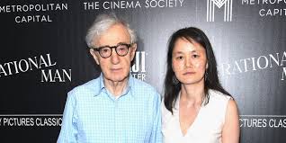 Parce qu'elle surprend par hasard les confidences dramatiques d'une jeune femme, hope, avec son psychiatre, marion, intellectuelle de cinquante ans, a la vie reglee comme papier a musique, va tout remettre en question. Soon Yi Previn La Femme De Woody Allen Prend La Defense De Son Mari