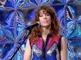 Du lundi au samedi 18h40 sur @france2 ! N Oubliez Pas Les Paroles Clash Entre Cruella La Voix Off De L Emission Et La Chanteuse Magali Ripoll