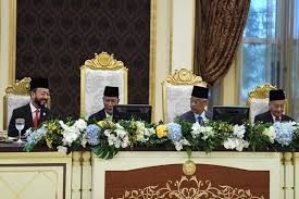 Для просмотра онлайн кликните на видео ⤵. Sultan Sallehuddin Pengerusi Mesyuarat Majlis Raja Raja Ke 253 Hari Kedua Edisi Sabahan