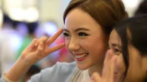 In july 2010, her family moved to thailand. à¸žà¸¥à¸­à¸¢à¸Šà¸¡à¸ž à¸à¸²à¸™à¸™ à¸™ Jannine Weigel Lactasoy Happiness 5b Youtube
