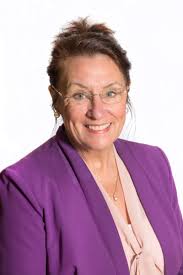 Elaine Breen's Instagram, Twitter & Facebook