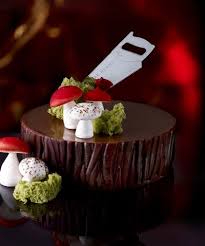 Paris S Best Buches De Noel Photo Gallery Saveur Christmas Cake Christmas Deserts Cupcake Cakes