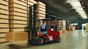 Kastamonu entegre, 4.000.000 m2 açık 900.000 m2 kapalı üretim alanıyla, yılda 2.3 milyon m3 yonga levha, 1.2 milyon m3 mdf, 40 milyon m2 laminat parke, 17 milyon adet kapı paneli ile yılda toplam. Kastamonu Entegre L Hayat Chemistry L Fast Moving Industry