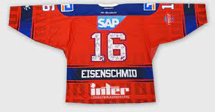 Sie ist eine reine … The Adler Mannheim Team Signed An Original Ice Hockey Shirt