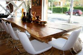 A Wood Slab Dining Table Is Just So Naturally Perfect Sleek Modern Chairs With Rustic Table Hmmm Maybe Esszimmertisch Holz Esstisch Massivholz Esstisch Holz