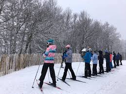Alumnado del colegio esquiando o haciendo snowboard, en san isidro durante la semana blanca. Optimismo Por La Respuesta Inicial A La Semana Blanca Noticias De Sanguesa Y Merindad En Diario De Navarra