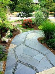 Inspiring 25 Best And Beautiful Stepping Stones Design Ideas For Your Front Yard Https Freshouz Com 25 Best Beautiful Garden Paths Hardscape Garden Pathway