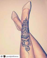 Leg Henna Frau