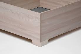 Letto matrimoniale, anche contenitore, che suggerisce una confortevole modernità, sia per il disegno minimal e sospeso da terra, sia per l'ergonomia della testiera imbottita e reclinabile a frizione. Https Www Xn Cang Ora It Prodotto Optional Piedini Per Hi Bed Box