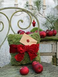Wer im sommer reichlich früchte im garten ernten möchte, sollte seine obstbäume regelmäßig schneiden. Schneeweisschen Und Rosenrot Dekoideen In Rot Und Weiss Blickfang Im Garten Wohnen Garten Weihnachten Dekoration Deko Weihnachten Weihnachtsdekoration