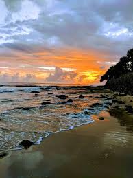 Just a short drive north of brisbane, the sunshine coast is that fascinating blend it is no exaggeration to claim it is the riviera of queensland, combining as it does some of the state's. Sunrise At Alexandra Headland Sunshine Coast Queensland Australia Oc 3024x4032 Http Ift Tt 2t3re26 Sunshine Coast Best Sunset Sunrise