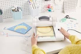 Learn what is the best die cut machine for cutting paper, fabric and vinyl. 10 Best Die Cutting Machines Jul 2021 Reviews Buying Guide