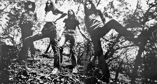 Gitarist george kooymans (rechts) met op de achtergrond zanger barry hay van de haagse rockband golden earring tijdens een concert in ahoy. Golden Earring Golden Earring 1970 Rockovica Com