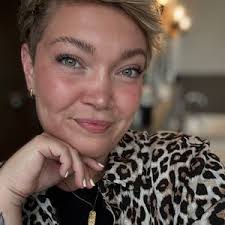 Lisa Schill ♓️🏳️‍🌈 (@lisa110394)