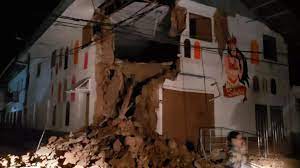 A temblor knocked down many of the buildings in the village. Un Sismo De Magnitud 8 Sacudio El Norte De Peru