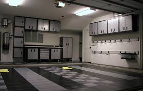 Choosing the right garage wall paint not only improves the space's aesthetic value but also lets your garage lighting illuminate the area more effectively. 27 Garage Paint Ideas And Tips For Garage Interiors