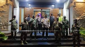 Salib salib kepausan salib dada salib kristen salib, paus fransiskus, liontin, agama png. Ratusan Polisi Jaga Ketat Tiga Gereja Di Lebak Pastikan Paskah Aman Suara Banten