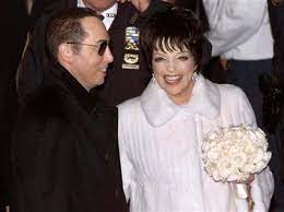 This is liza minnelli's official and only facebook page. Liza Minnelli Tops List Of Costly Celeb Weddings Reuters