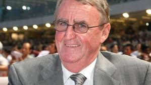Hall of Fame trainer, Melbourne Cup winner Laurie Laxon dies in his sleep