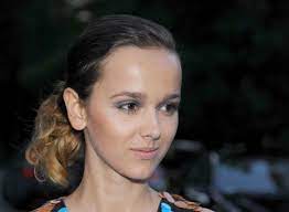 She received enough votes to send her to the top 10 along with michał karpacki. Monika Brodka Dziki Lot Kobieta Pl