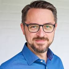 Manuela Moore steigt bei Oseon ein