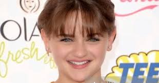 Joey King Attends Teen Choice Awards 2014