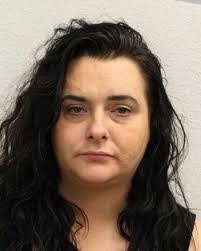 Cara Benton's Instagram, Twitter & Facebook