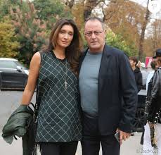 He came to hollywood's notice playing a paid killer in the french film leon: Jean Reno Malade Mais Souriant A La Fashion Week Avec Son Epouse Zofia Purepeople
