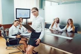 We did not find results for: Schone Geschaftsfrau Auf Dem Hintergrund Des Teams Mit Dokumenten In Der Hand Lizenzfreie Fotos Bilder Und Stock Fotografie Image 64543451