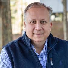 Robert Montz's Instagram, Twitter & Facebook