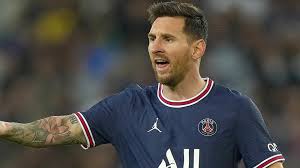 Wir bitten euch um telefonische terminabsprache, um euch wartezeiten vor dem laden zu ersparen. Lionel Messi Verargert Nach Wechsel Im Spiel Psg Gegen Lyon