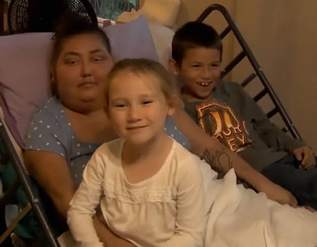 Single Mom Sparks Wave Of Support As She Raises Over $1M For Her Funeral After Terminal Diagnosis | Bored Panda