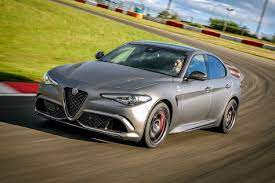 Der markt fur die teuren vorkriegskonstruktionen war jedoch sehr klein. Alfa Romeo Giulia Qv Nring 2018 Test Motor Preis Autobild De