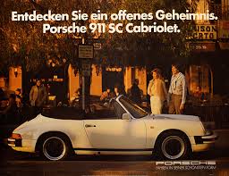 La porsche 911 cabrio è la versione cabriolet della 911, la più ricercata e la più costosa, poiché unisce le prestazioni della coupé al piacere della guida aperta. Collector Studio Fine Automotive Memorabilia 1983 Porsche 911 Sc Cabriolet Showroom Poster