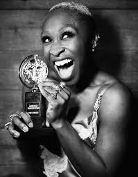 Cynthia Erivo se merece TODAS las flores 💐💚 : r/wicked