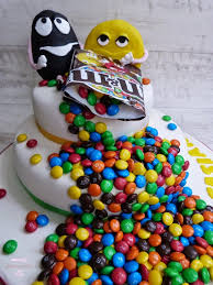 Maybe you would like to learn more about one of these? Zweistockige M M Torte Mit Fondant Und Einer Gefuhlten Tonne M Ms Biskuitwerkstatt