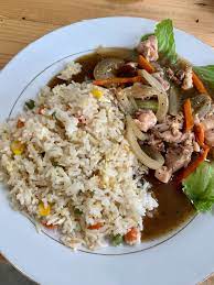 1 ekor ayam bulat (rebus bulat2 setengah masak dan tos) 5 ulas bwg putih 1 biji bwg besar 1 inchi halia 2 sudu besar sos tiram 4 sudu besar kicap manis 1 sudu besar serbuk jintan manis 2 sudu besar madu 2 sudu teh garam 50 gram butter 2. Cyberjaya Info On Twitter Nasi Goreng Ayam Black Pepper Sedap Cuma Rasa Keow Teow Kung Fu Tu Boleh Improve Lagi Overall Makanan Kat Sini Sedap2 Dan Affordable J Corner Cafe Tamarind