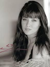 Danielle Hiler's Instagram, Twitter & Facebook